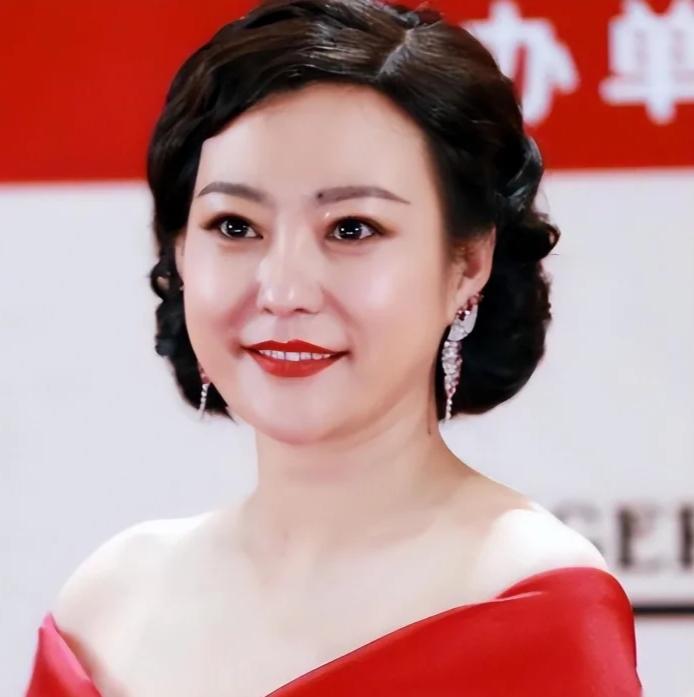 谁说离婚就是女人人生的败笔？看郝蕾就知道了。她曾与邓超热恋，因拍戏分歧而分手