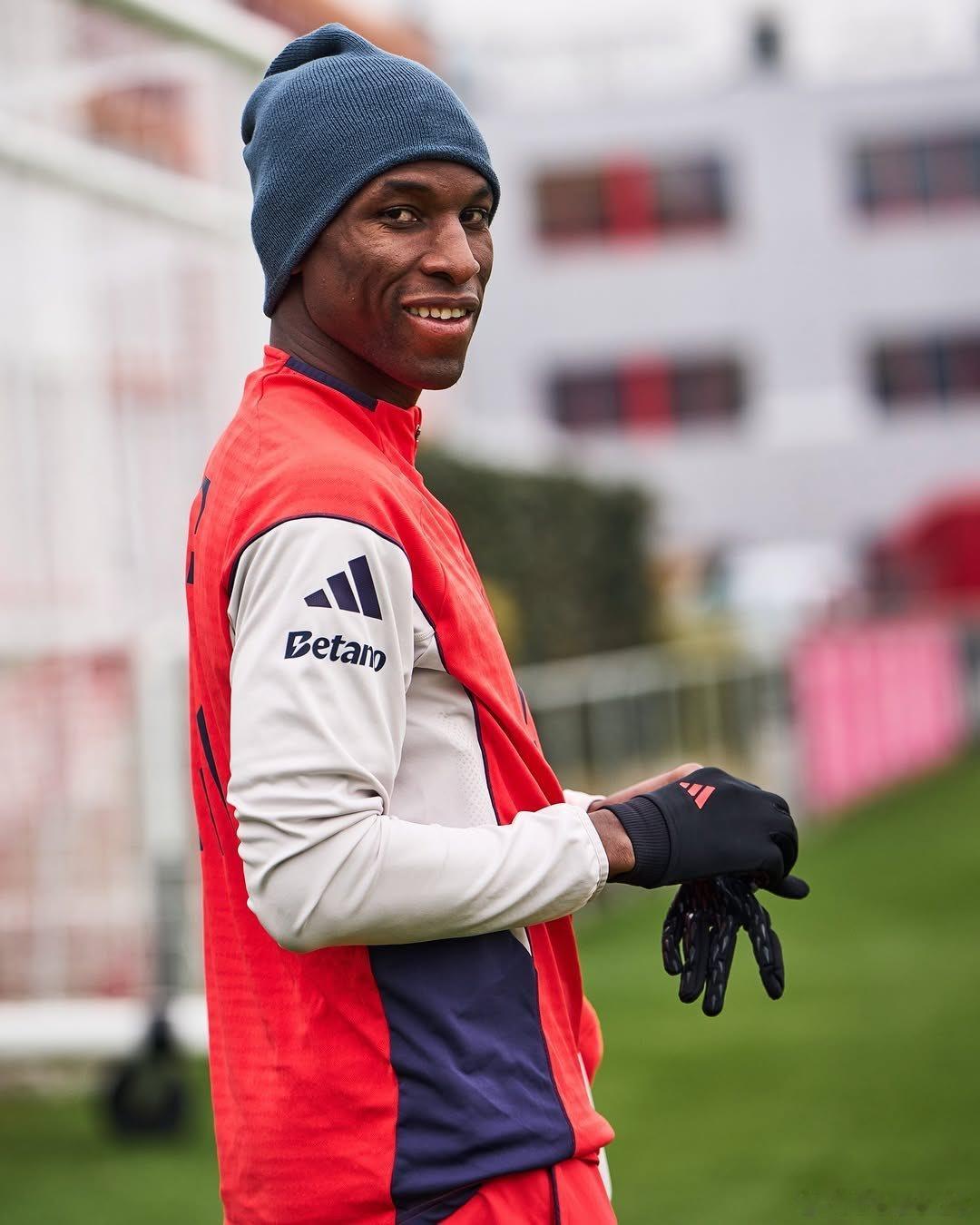 🚨🚨🚨拜仁認為以6500萬歐元簽下尼克拉斯·傑克遜並不現實。俱樂部將視球員