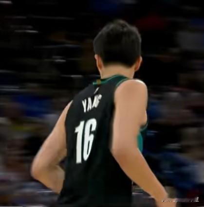 波特兰媒体罕见报杨瀚森只值一个次轮！杨瀚森目前在球队的位置比较尴尬，基本上坐稳饮