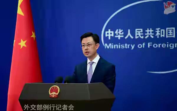 就在昨天，4月12日，特朗普干了一件大事。他下令封锁霍尔木兹海峡。还放话说，