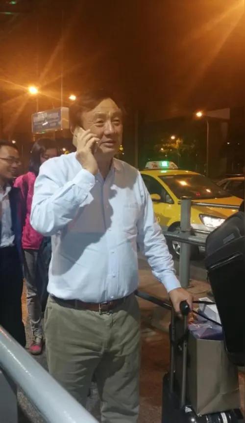 这个老人不容易！80多岁了，为了养家，每天还要去工厂上班，没有社保，没有养老金