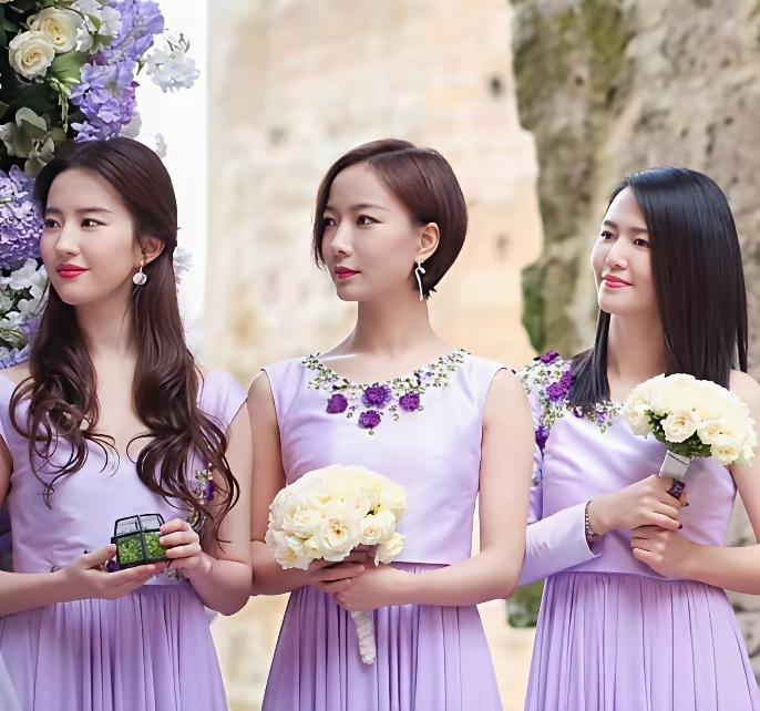 刘亦菲当伴娘这事儿，炸出了娱乐圈友情的“真东西”。谁都知道她性子冷，常年躲