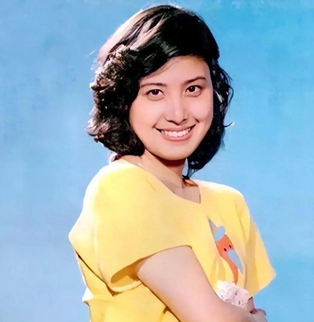 51岁生龙凤胎，她赌赢了！ 演员吴玉华，39岁离婚，因为前夫汪俊坚持丁克。她