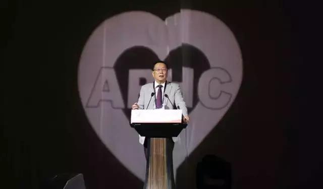 日走万步伤关节? 心血管专家胡大一: 我不同意! 他走了17年, 还走掉三高脂肪肝!