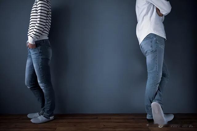 真正的红颜祸水！甘肃金昌，阿梅网上认识了小涛，两人同居，又因吵架分手。随后阿梅又