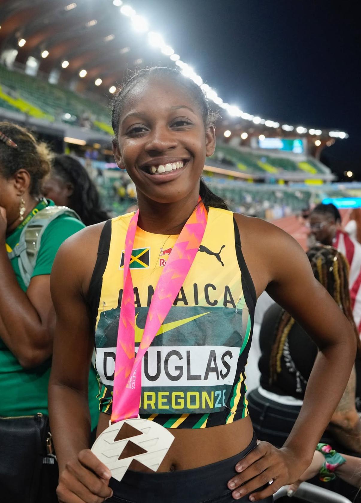 2026世界U20田径世青赛女子200米决赛，美国新星🇺🇸米娅·马克斯韦再
