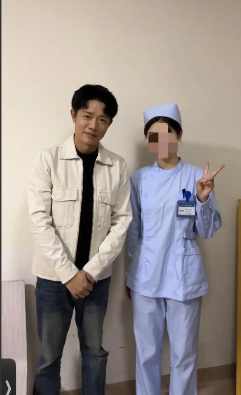 曾毅估计很难再红了，主要原因有两点。第一，凤凰传奇已经红了20年，一直属于草根逆