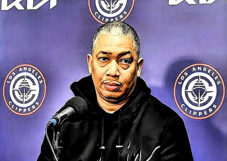 12分钟狂砍31分，那个面瘫的男人，又一次把联盟打到静音。全明星赛上，他1