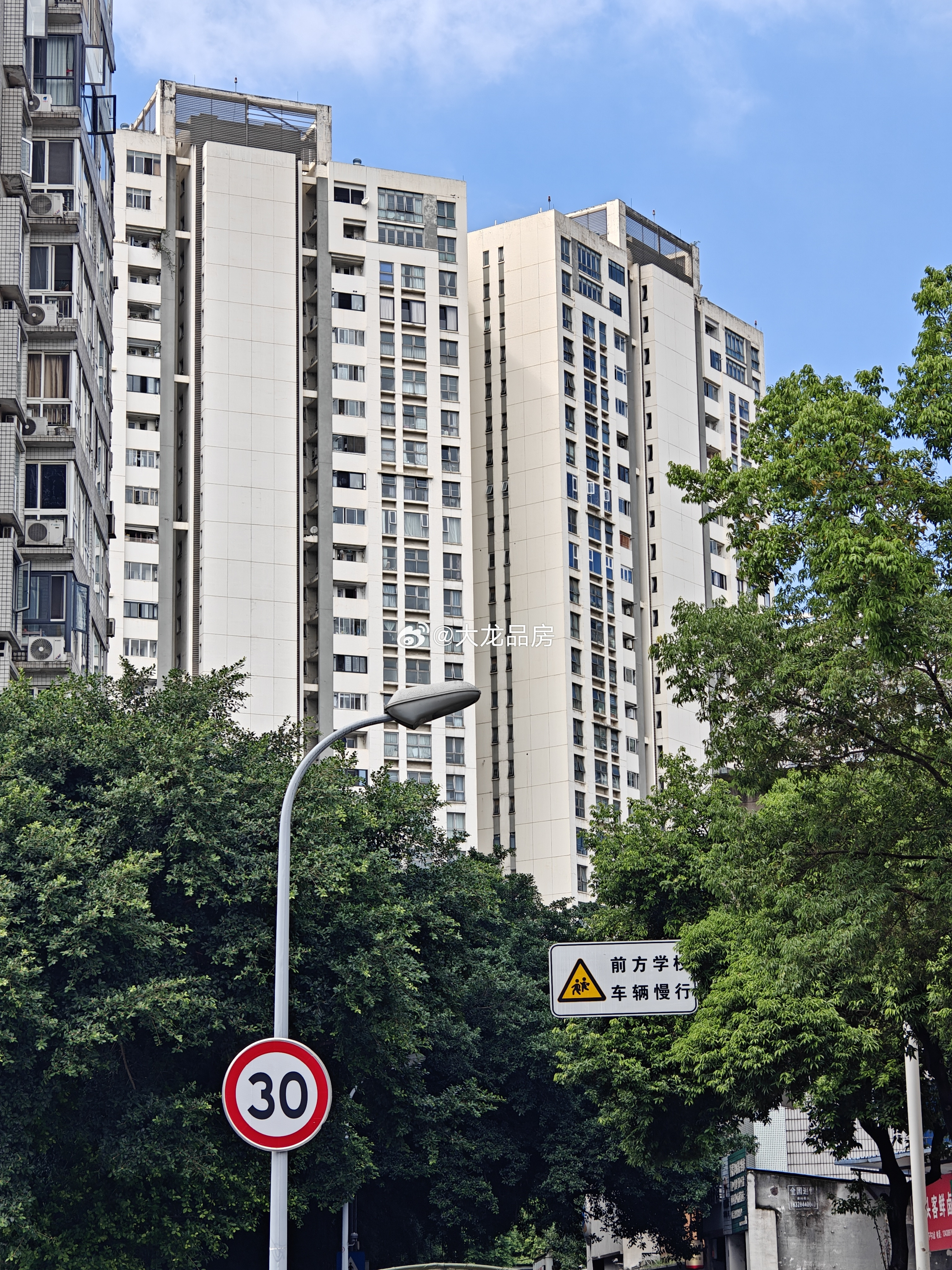抬头一望，又见到它。楼市第一线成都楼市​​​