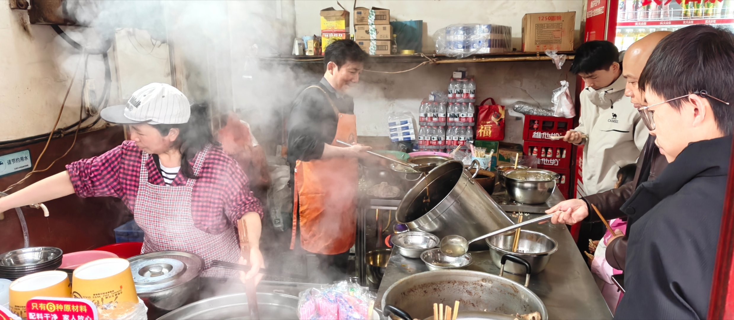 目前邵阳水平最高的米粉店，牛肉卤得喷香