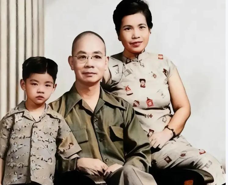 守骨灰四十年的女子，带着匣子渡海峡，父亲终于回福建。1950年台湾枪杀了爱国将