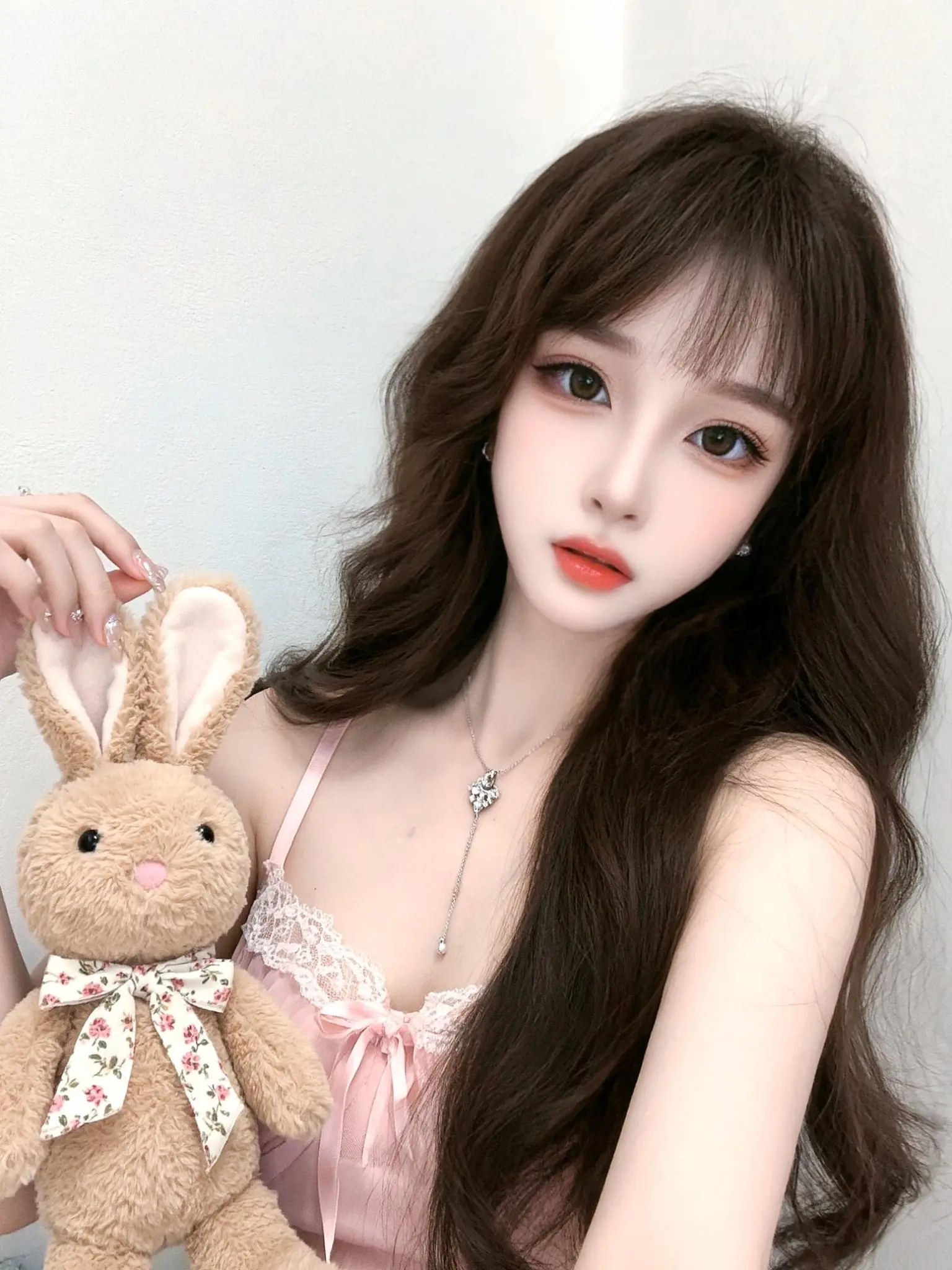 少女感兔装 蕾丝吊带裙 毛绒兔子玩偶 甜系日常分享 甜系女孩谁懂啊