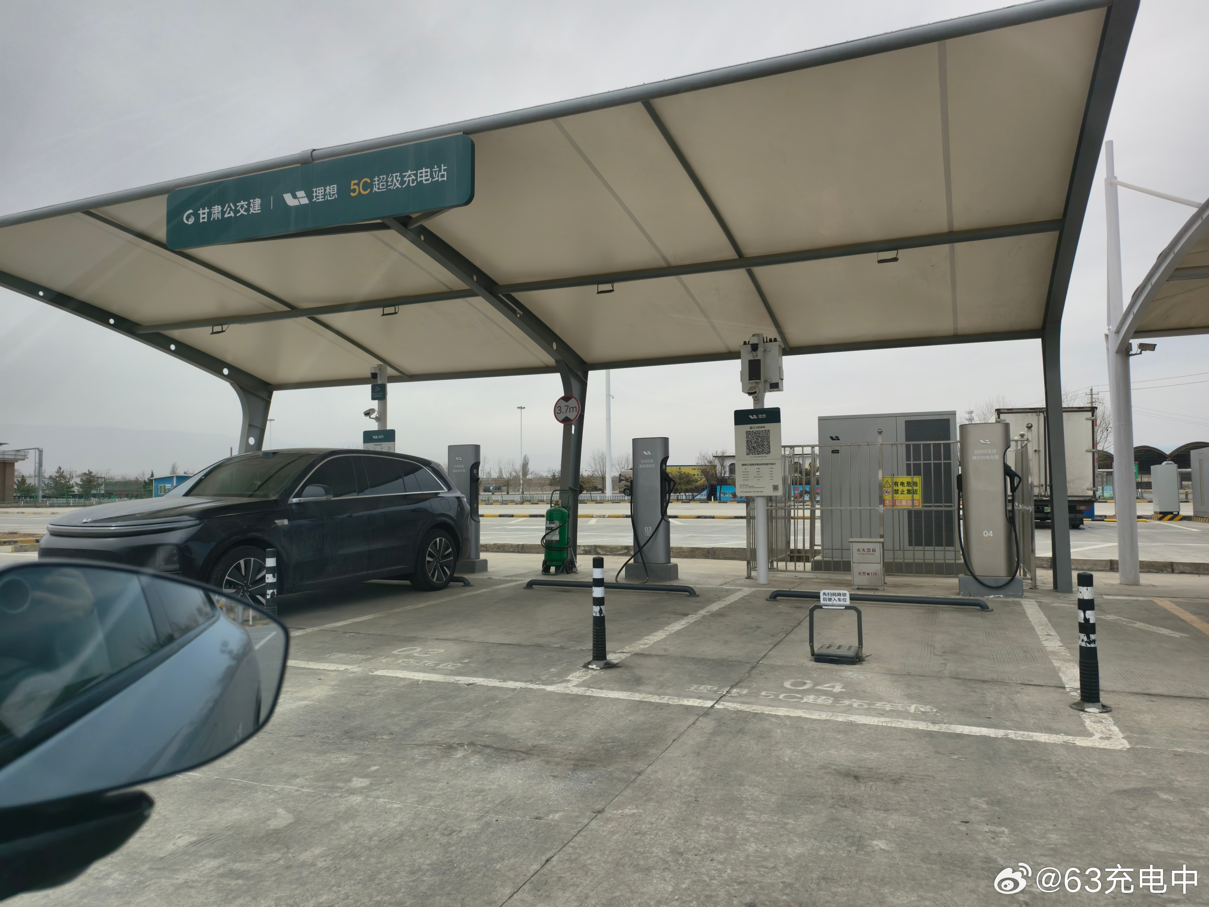 从张掖出来到兰州这段连霍高速，好多服务区都有理想5C超充新能源汽车