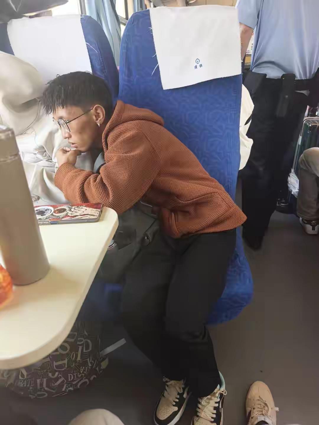 互相包容吧，也是文化多样性的特色。