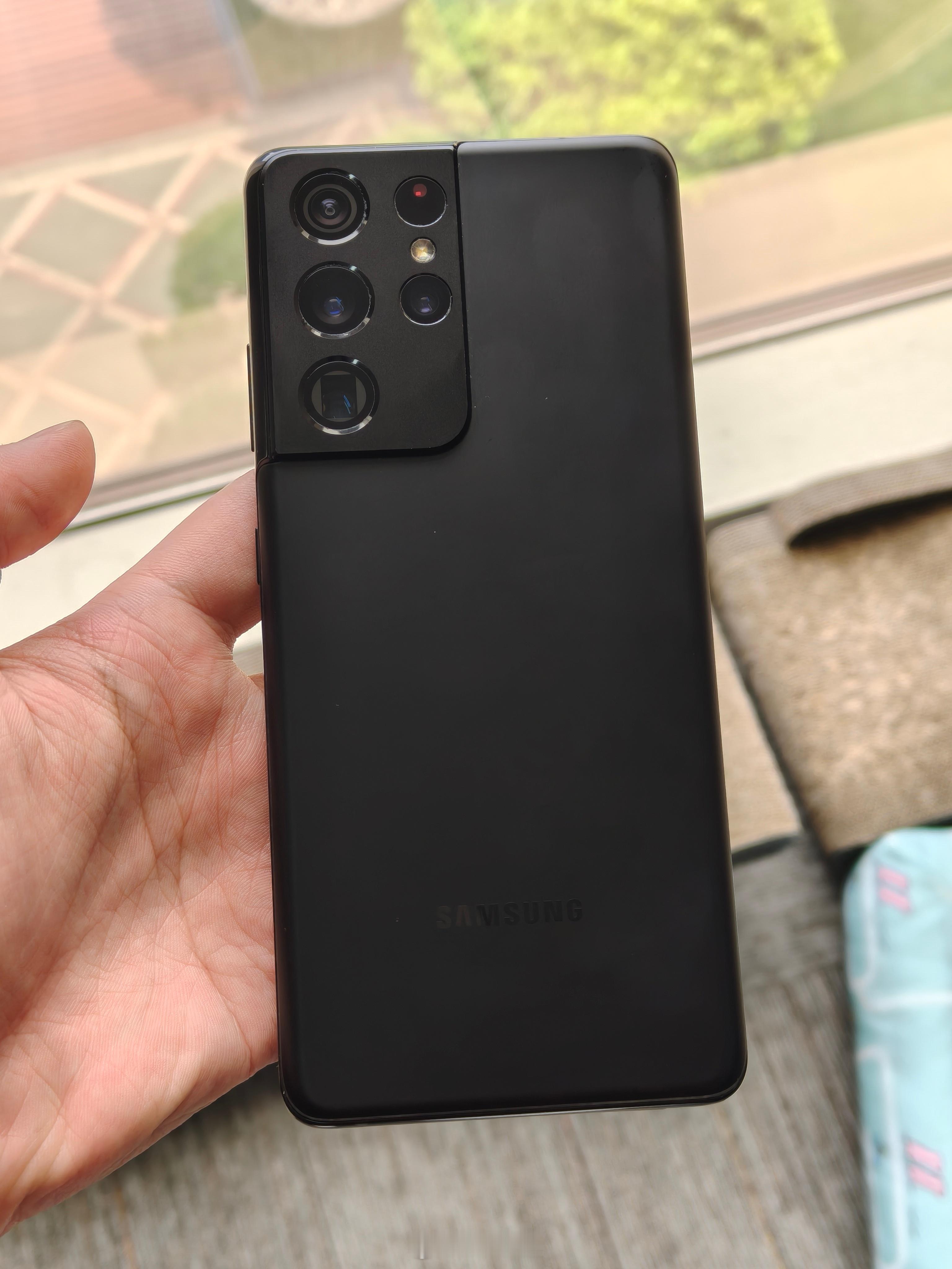 我们工作室还有台三星S21Ultra，这应该是最后一台圆润的三星旗舰吧，从这以