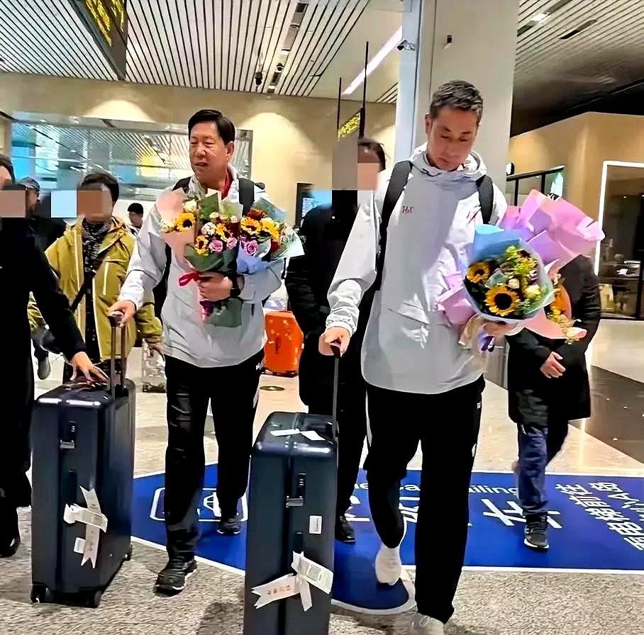 李盈莹王媛媛龚翔宇吴梦洁有神秘安排，不随球队返回。据说大概率是给赞助商拍宣传