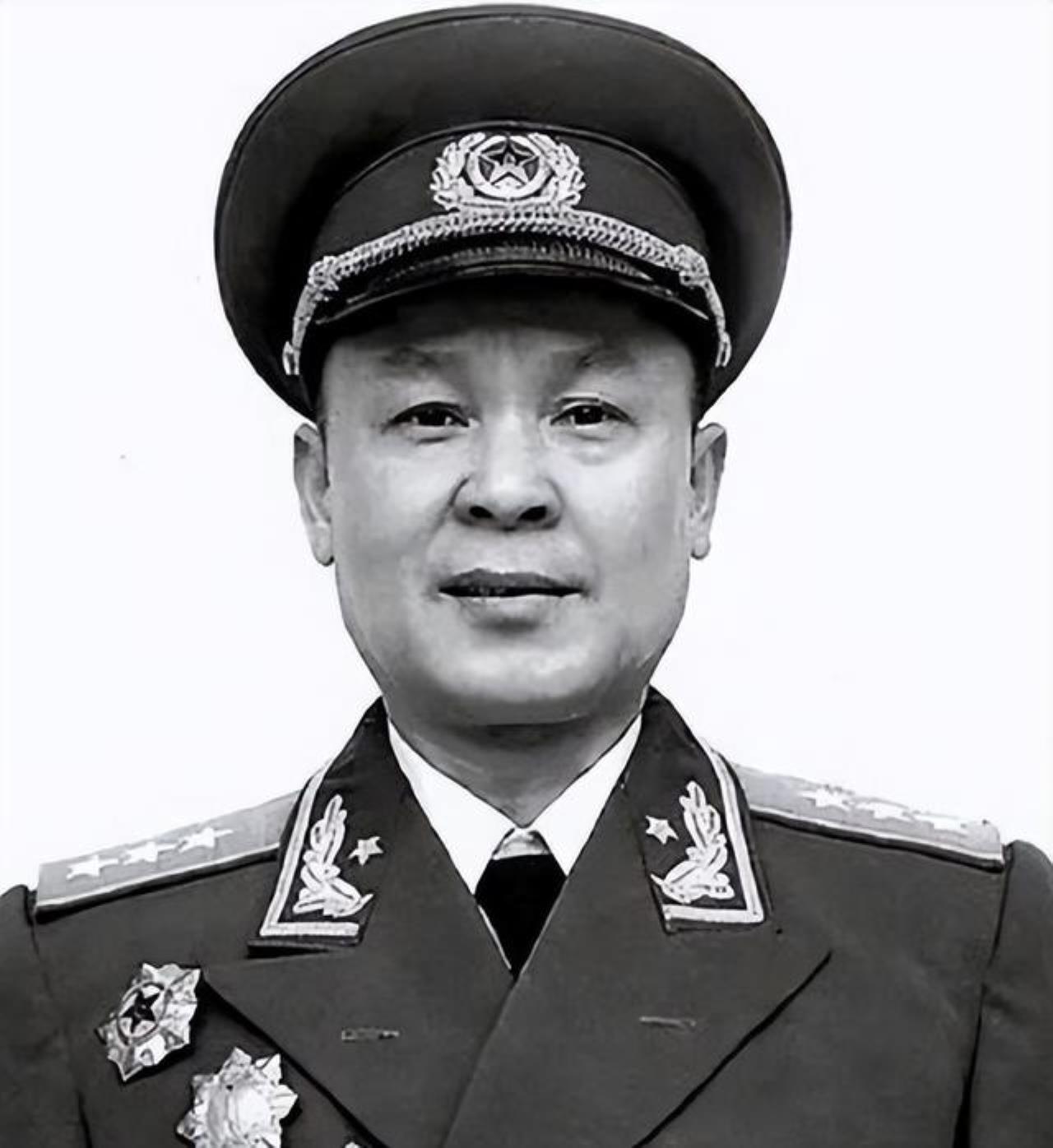 开国上将韦国清，曾任总政治部主任、政治局委员，对子女立下铁规：“我的孩子不能搞特