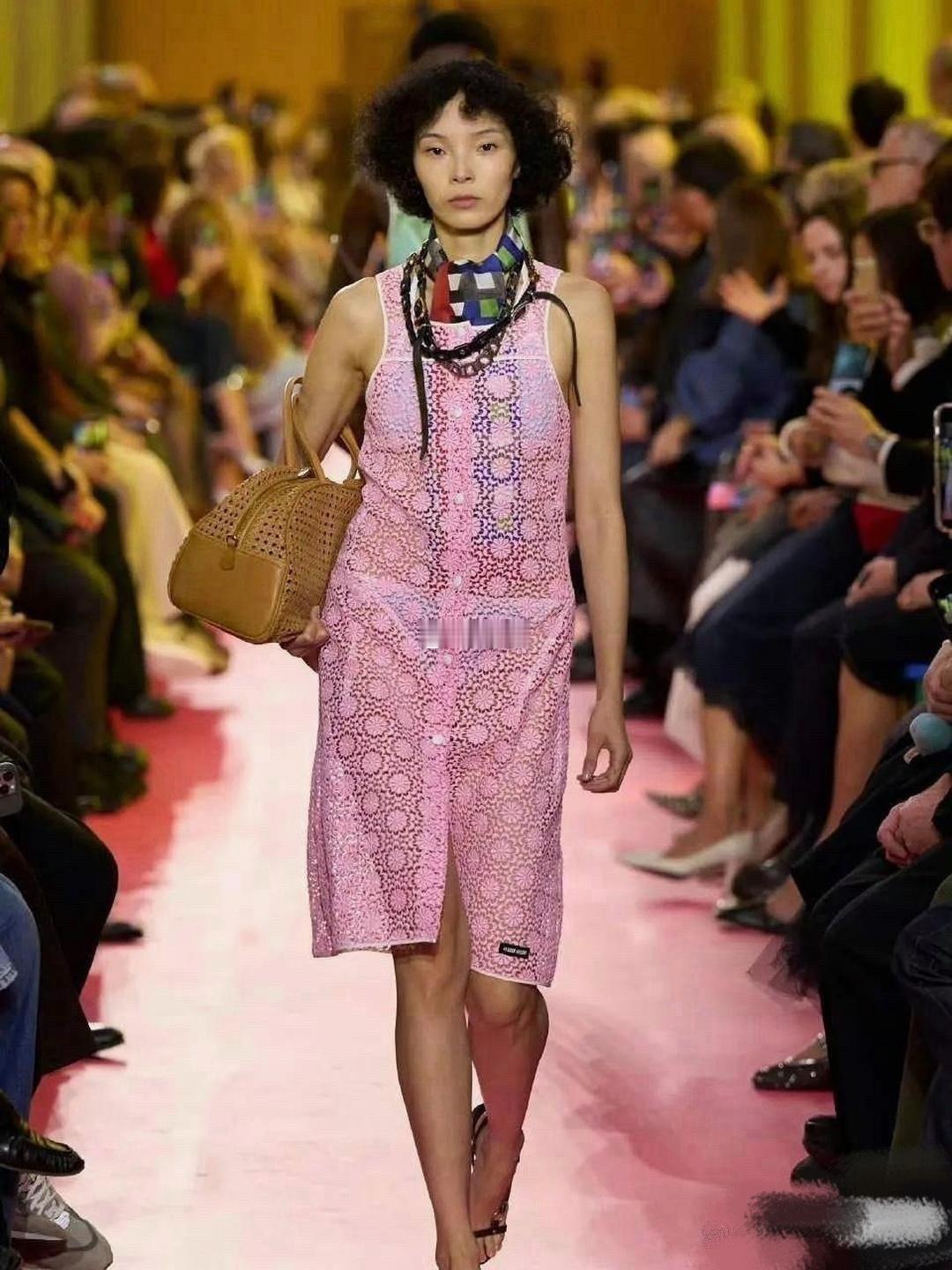 不敢想象这是同一件衣服