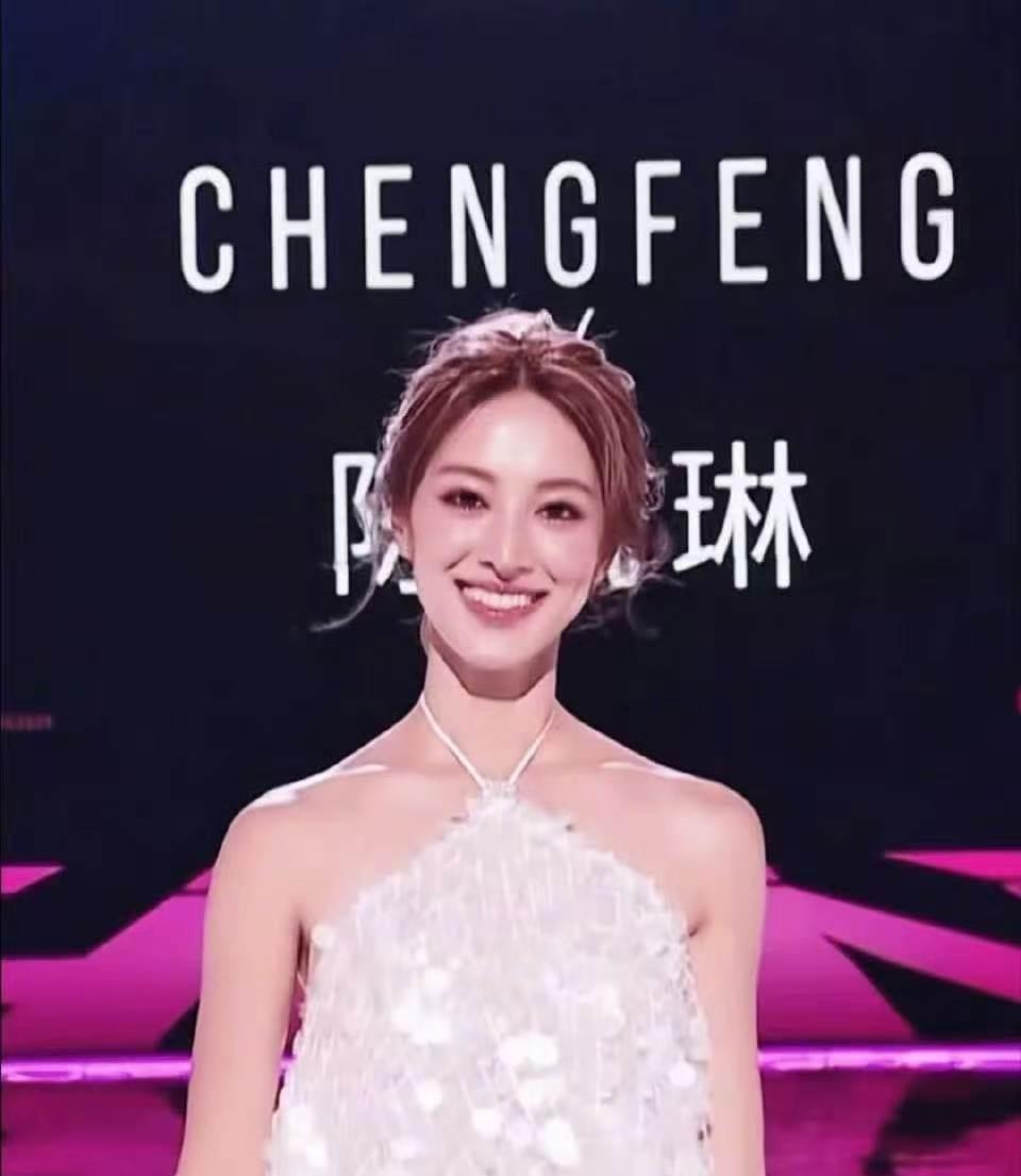 陈凯琳靠《浪姐7》一夜翻红，她谜一样的人生又重新引起了网友的好奇。陈凯琳201