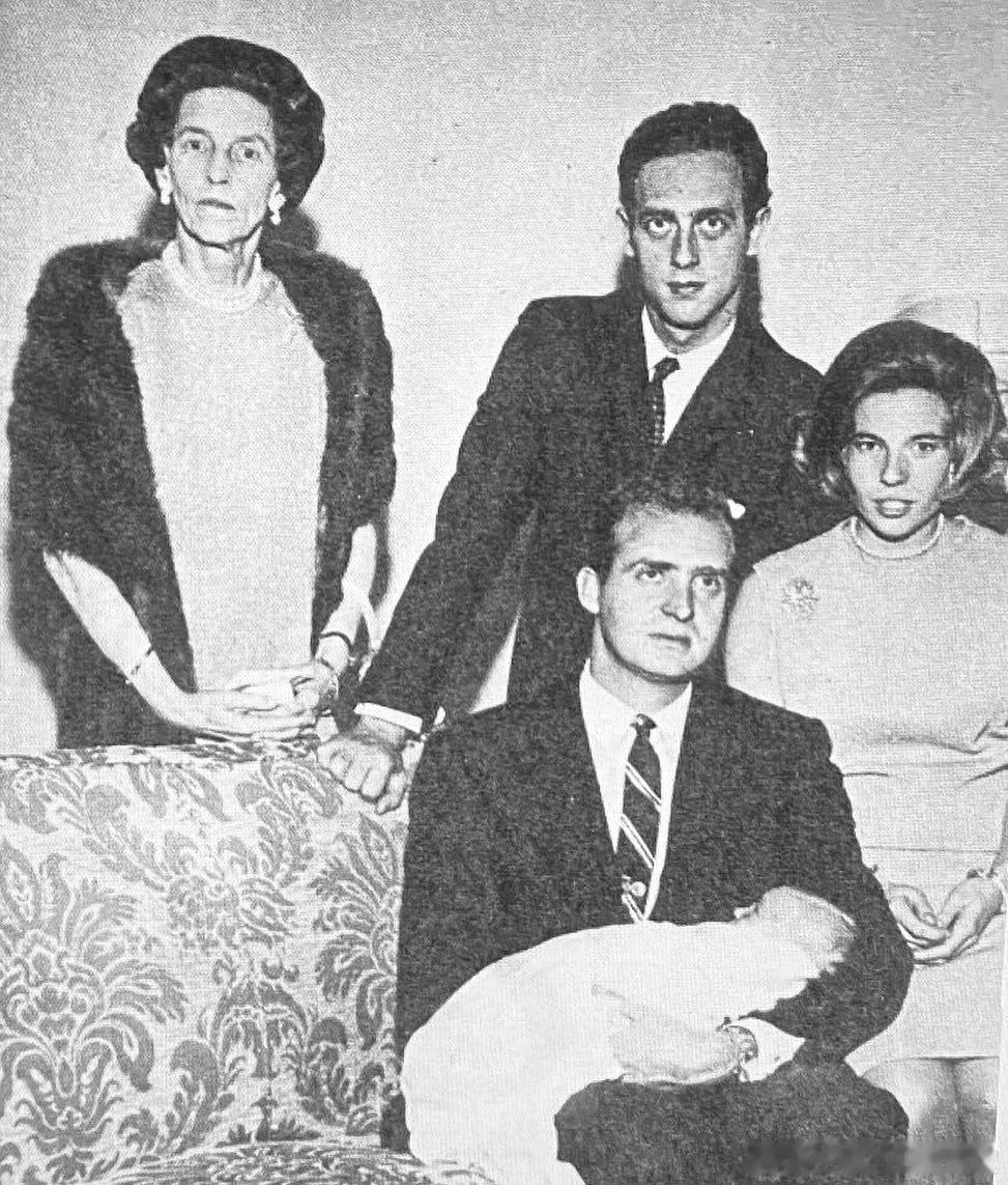 老照片1967年，西班牙国王（当时的阿斯图里亚斯亲王）胡安·卡洛斯一世出席教子