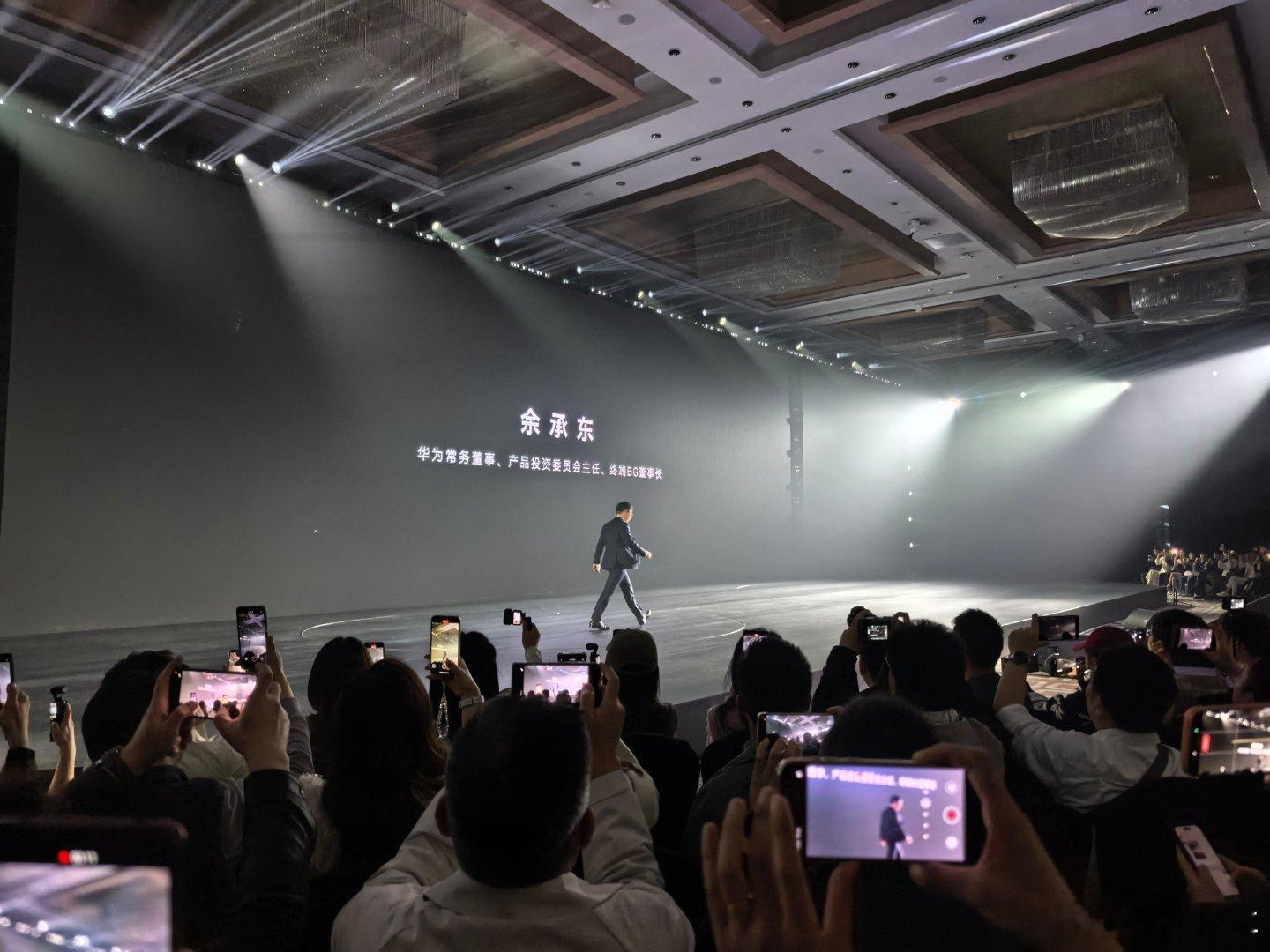 新款享界S9发布会开始，余总登场了！