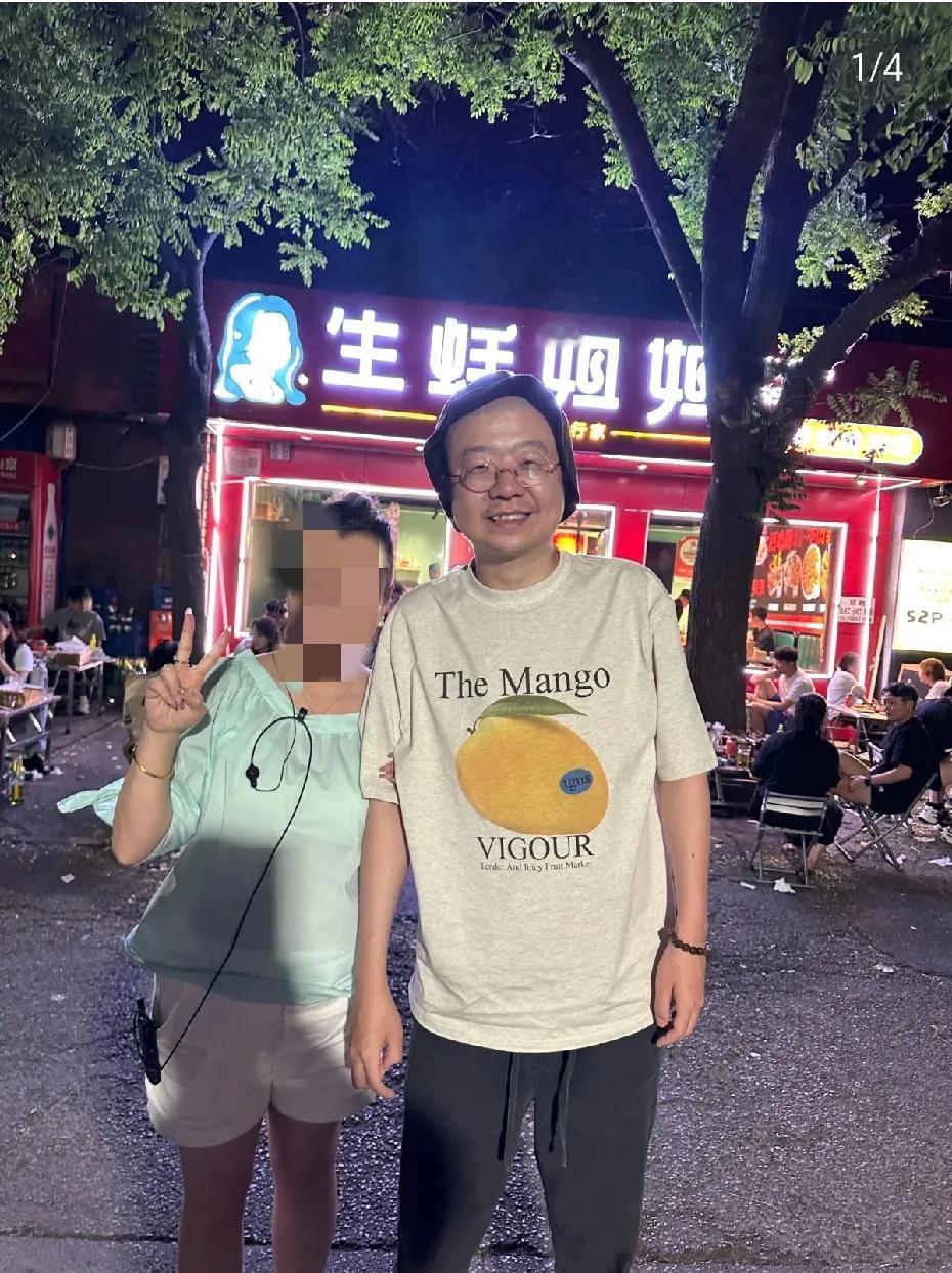 李诞的民间生活，自从不做脱口秀，感觉都不算是明星了，因为在电视很少有活动了。网友