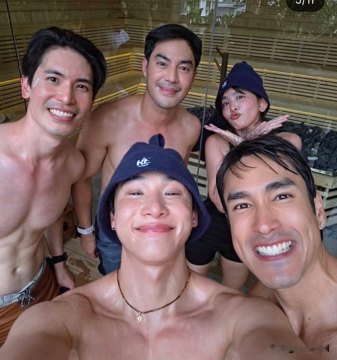 Son、Nadech、Woody、Punpun等一起体验冰块浴。。🧊🧊