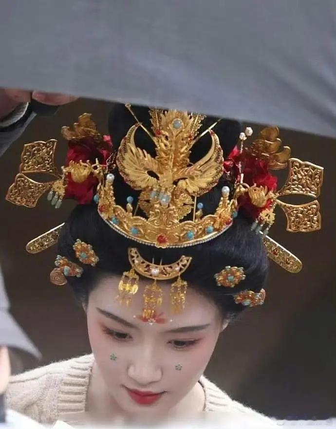 卢昱晓的这个造型怎么评