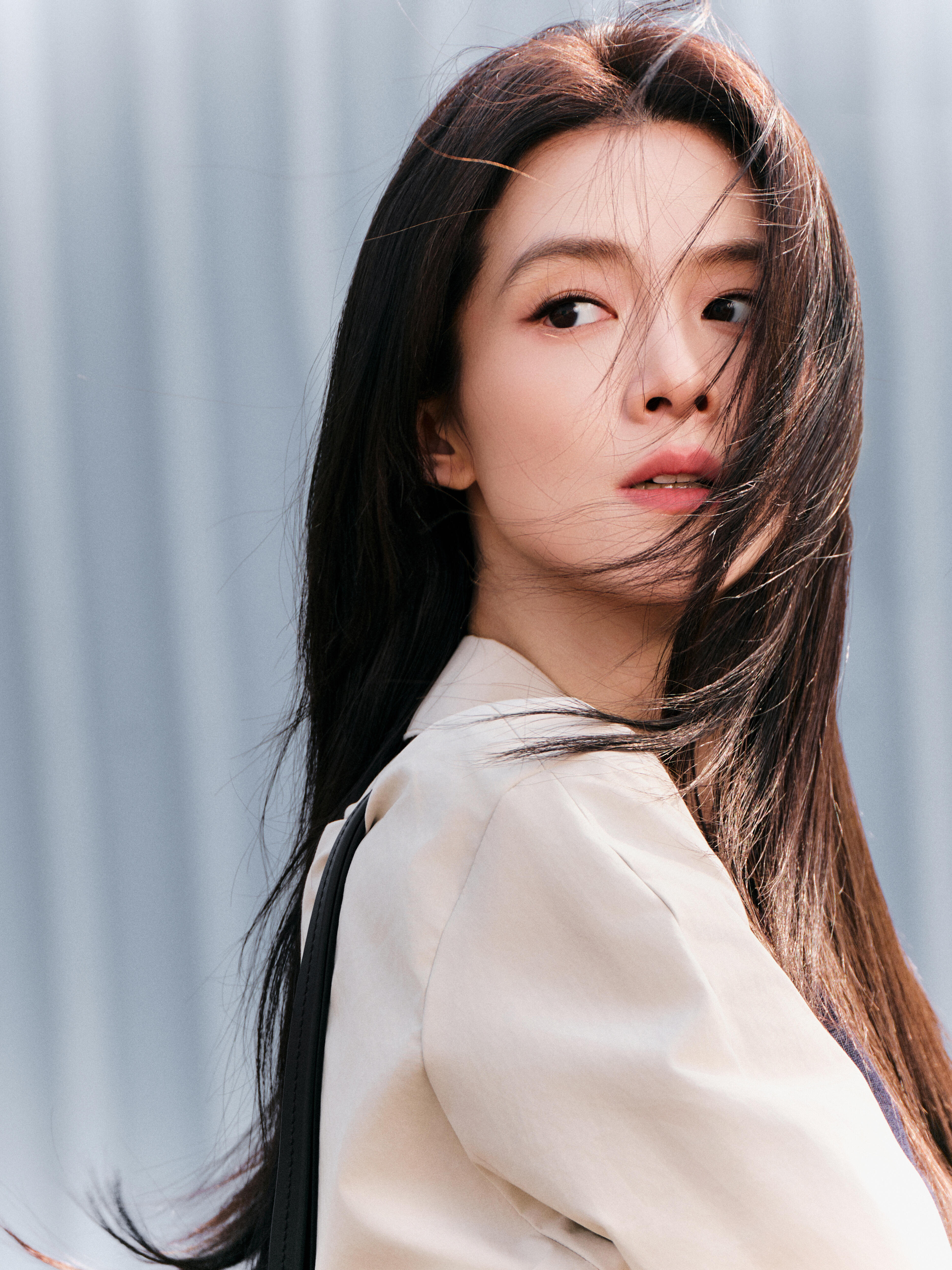 陈昊宇in𝑷𝒓𝒂𝒅𝒂PRADA女郎明媚出街🕶🧡