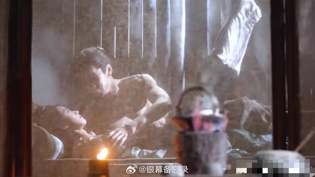 陈都灵，别跟着卷腹了，男演员练这个是为了秀肌肉，你又用不着～好可爱啊嘟嘟