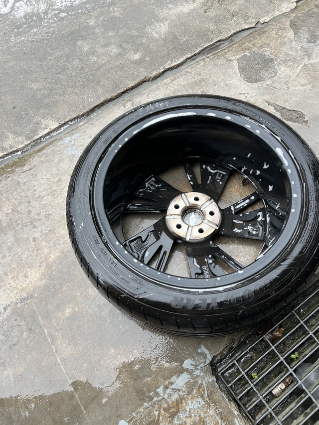 再选不会选领克垃圾买了这个车，问题不断！！刚出一年大灯发黄，明显的质量问题，4