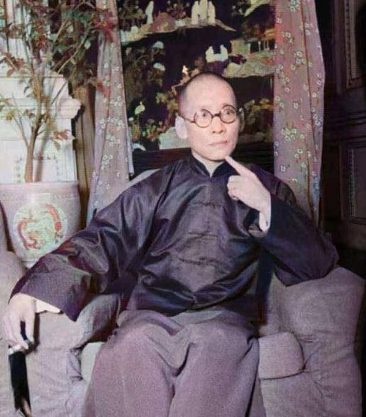 1945年10月3日凌晨两点，昆明五华山方向传来密集枪声，龙云在睡梦中被副官摇醒
