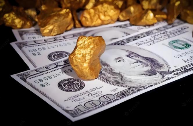 现在是美元想贬值，但中国顶着不让！因为从历史的经验来看，这意味着美国又想走“日本