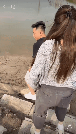 真差点儿撞到后脑勺，被师傅救了一命，这是没吃过滑倒的亏，所以她居然敢跳![捂脸哭]