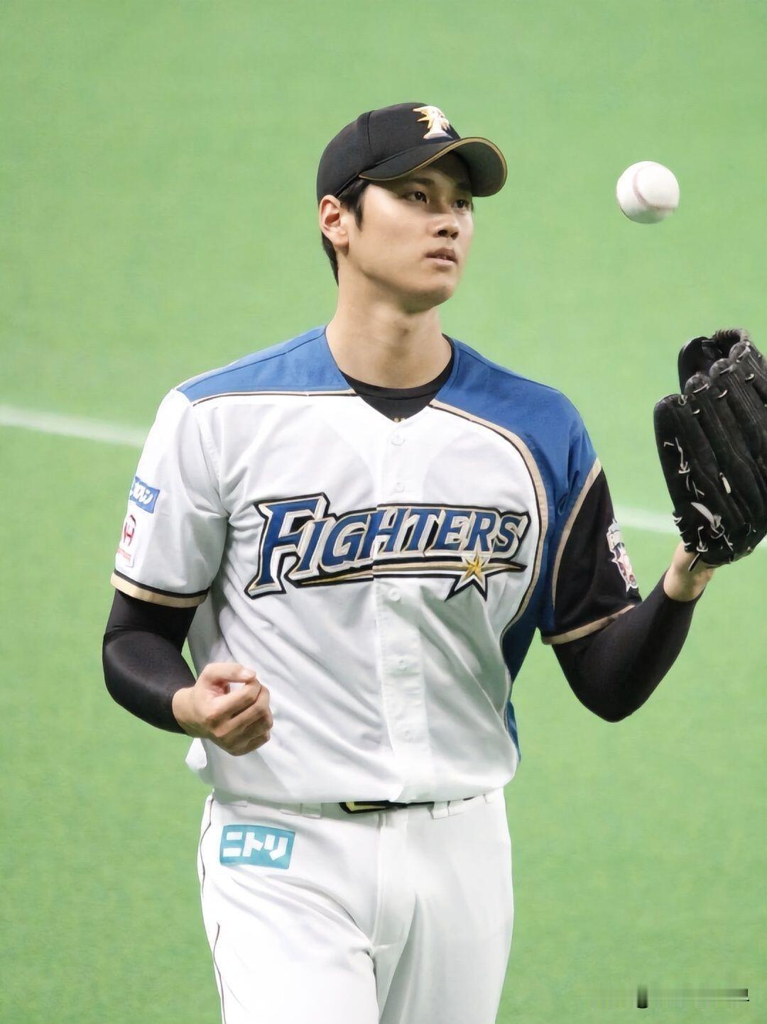大谷翔平，棒球百年一遇的二刀流这个运动我一直觉得非常难，用一根棍子打中一颗飞速