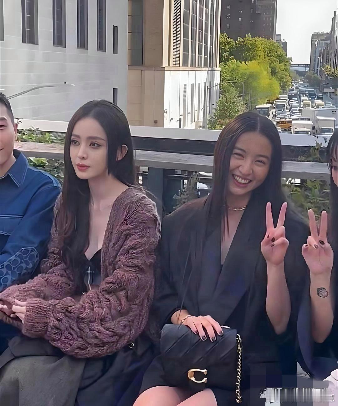 在绝对美貌跟前，脸的大小不值一提​