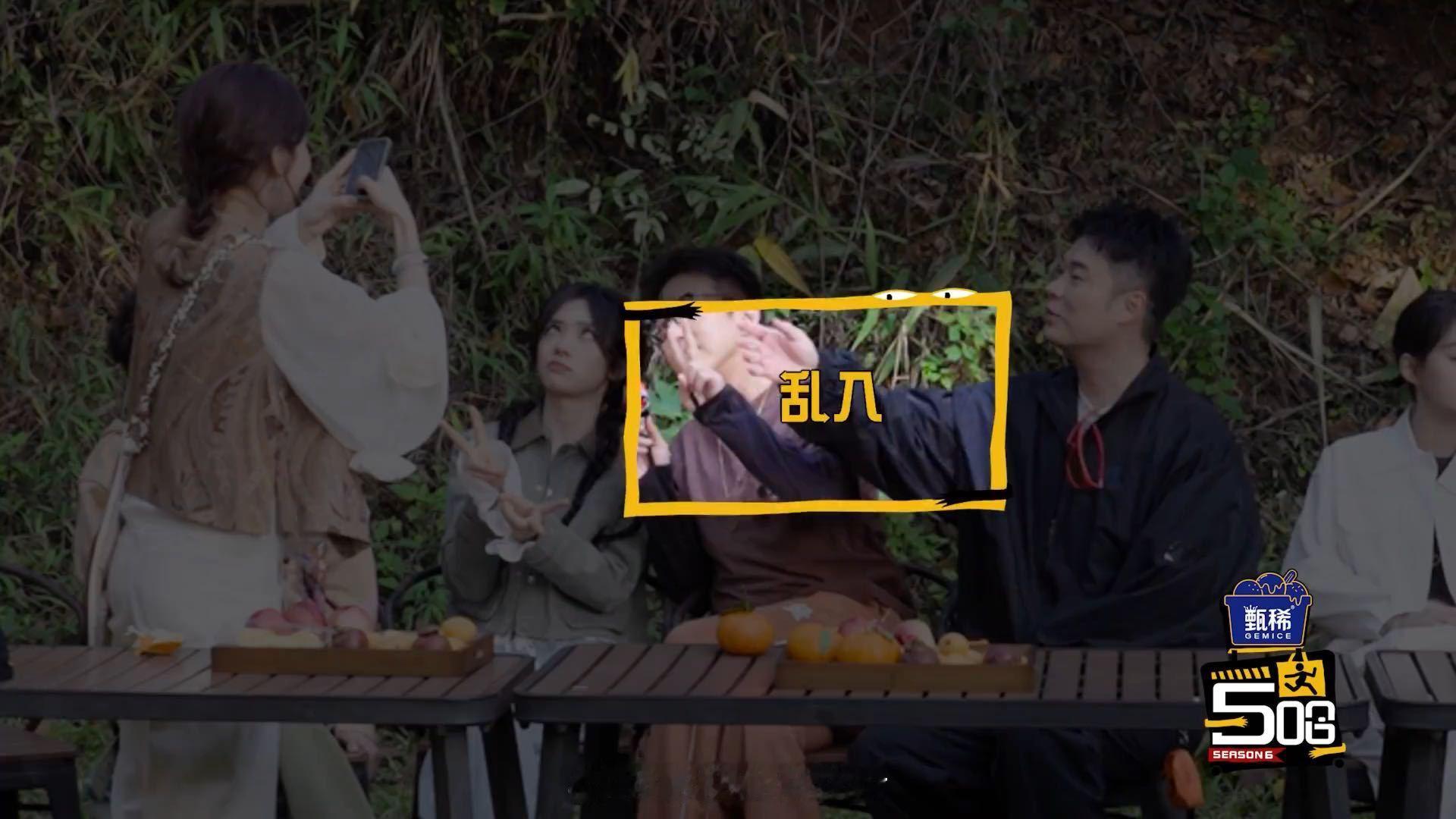 邓超陈赫连嫌弃都如此同频邓超陈赫互相嫌弃哈哈哈哈哈邓超陈赫太逗了，听到拍照开心