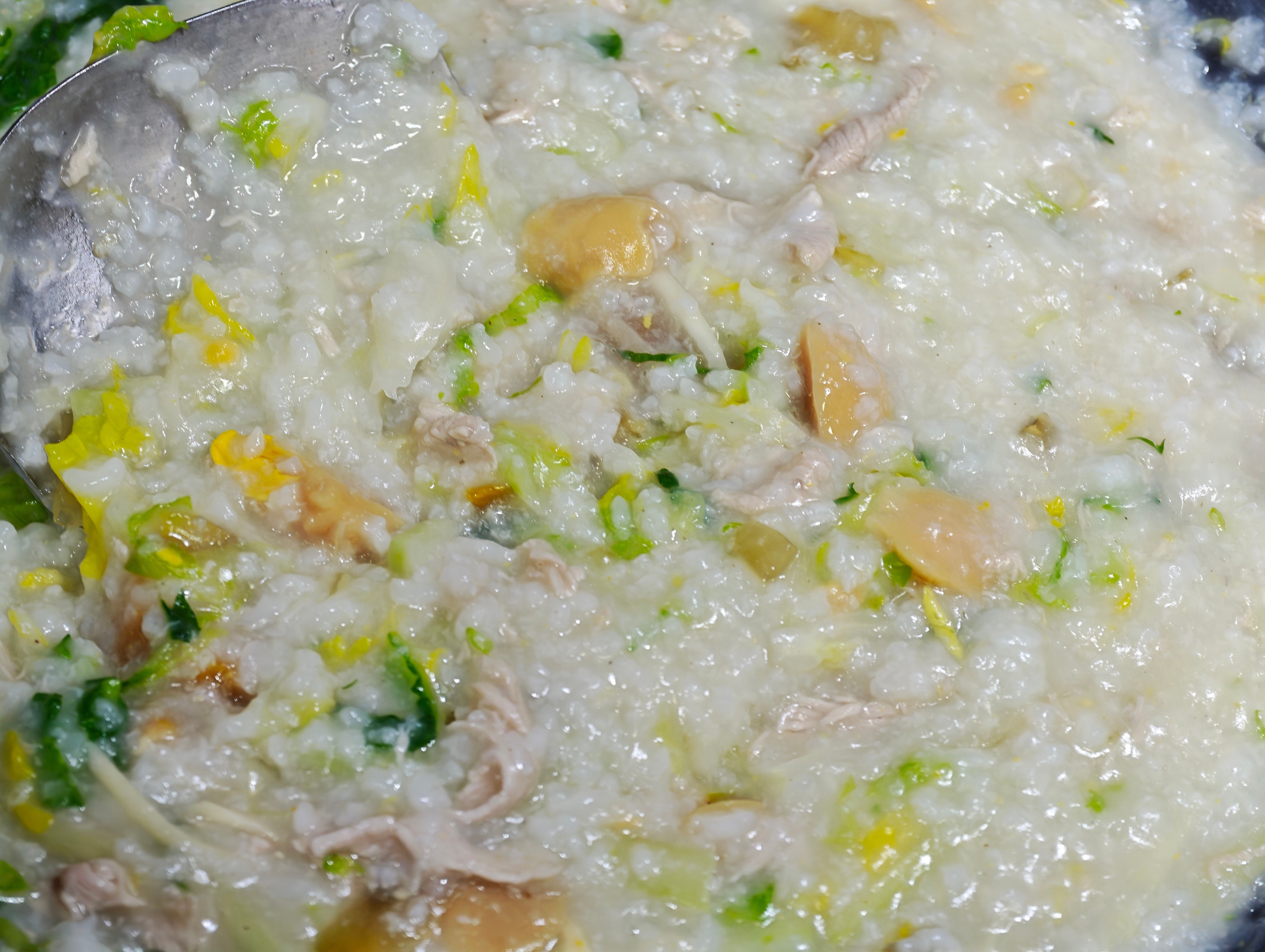 第一次做皮蛋瘦肉粥，尝了一下。成了卖相还行不？