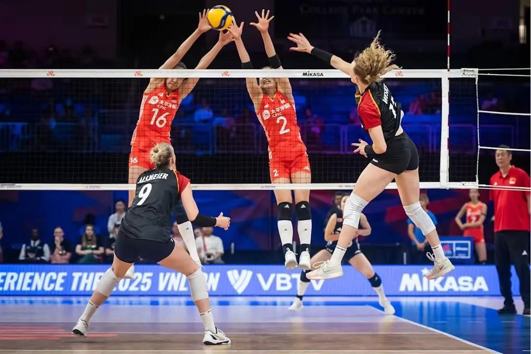 让二追三！中国女排3-2（22-2524-2625-2125-1718