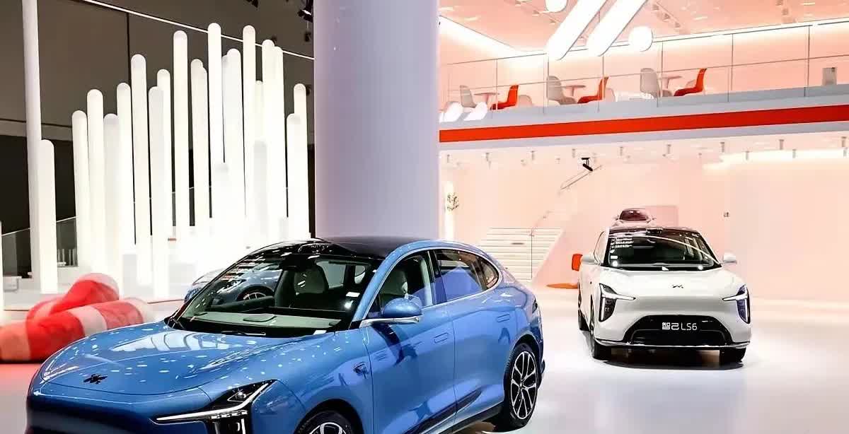 这就是赤裸裸的现实！1，电车30万，开10年，电费1万，卖1.5万2