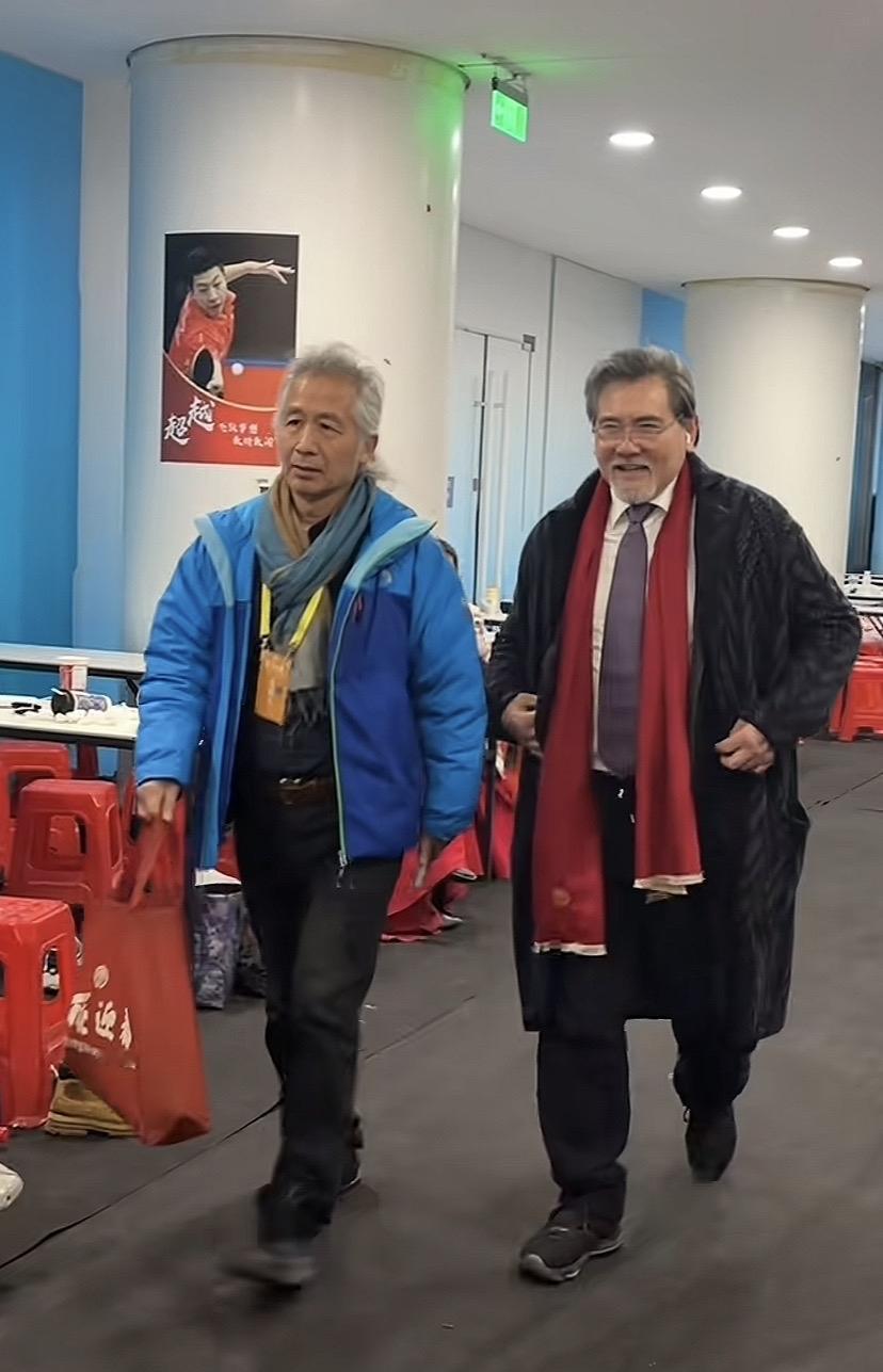 赵文瑄，真的从小奶狗变成大壮熊了。是不是因为他健身的关系，总觉得他这衣服有点