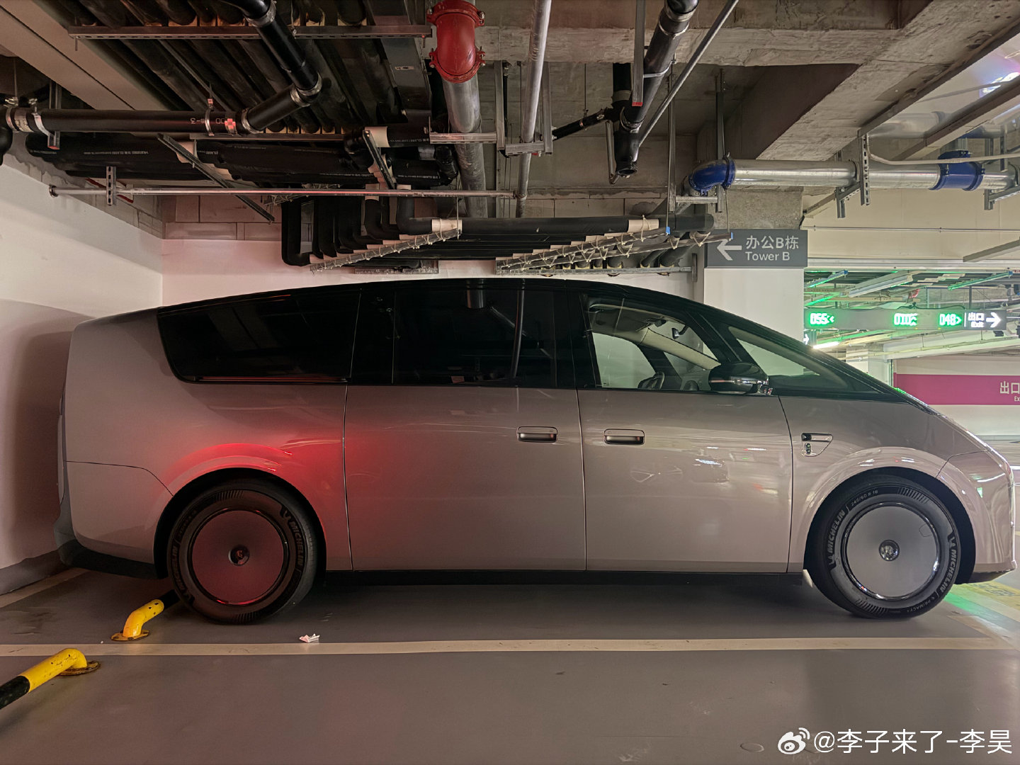 真羡慕能这么早提车新款MEGA这个MPV绝对是我心里的电动汽车最理想化的产物了#理想MEGA##李子