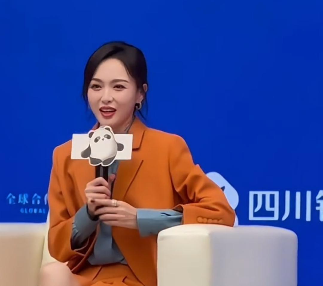唐嫣身穿芬迪26早春新款，国内首穿，漂亮极了，她是怎么做到身材瘦又好，脸不瘦也不