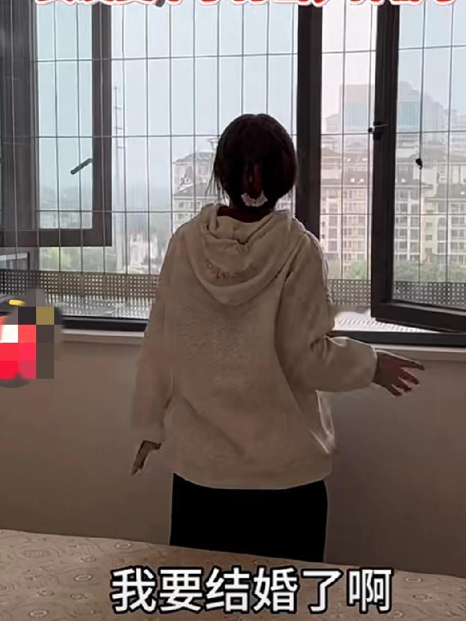 女孩大学恋爱父母一直反对,因为男方比不上女方家庭富足,女孩不听父母劝无奈只好把她