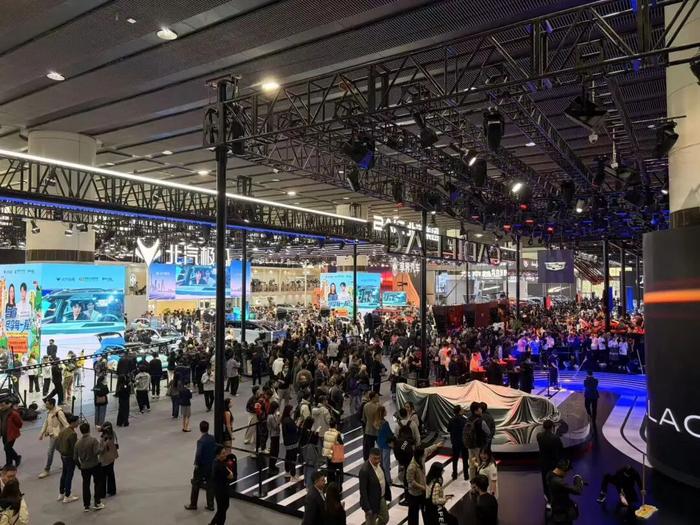 比亚迪营收破8000亿，奇瑞海外狂赚1500亿！2025年车企财报暗藏生死线：谁