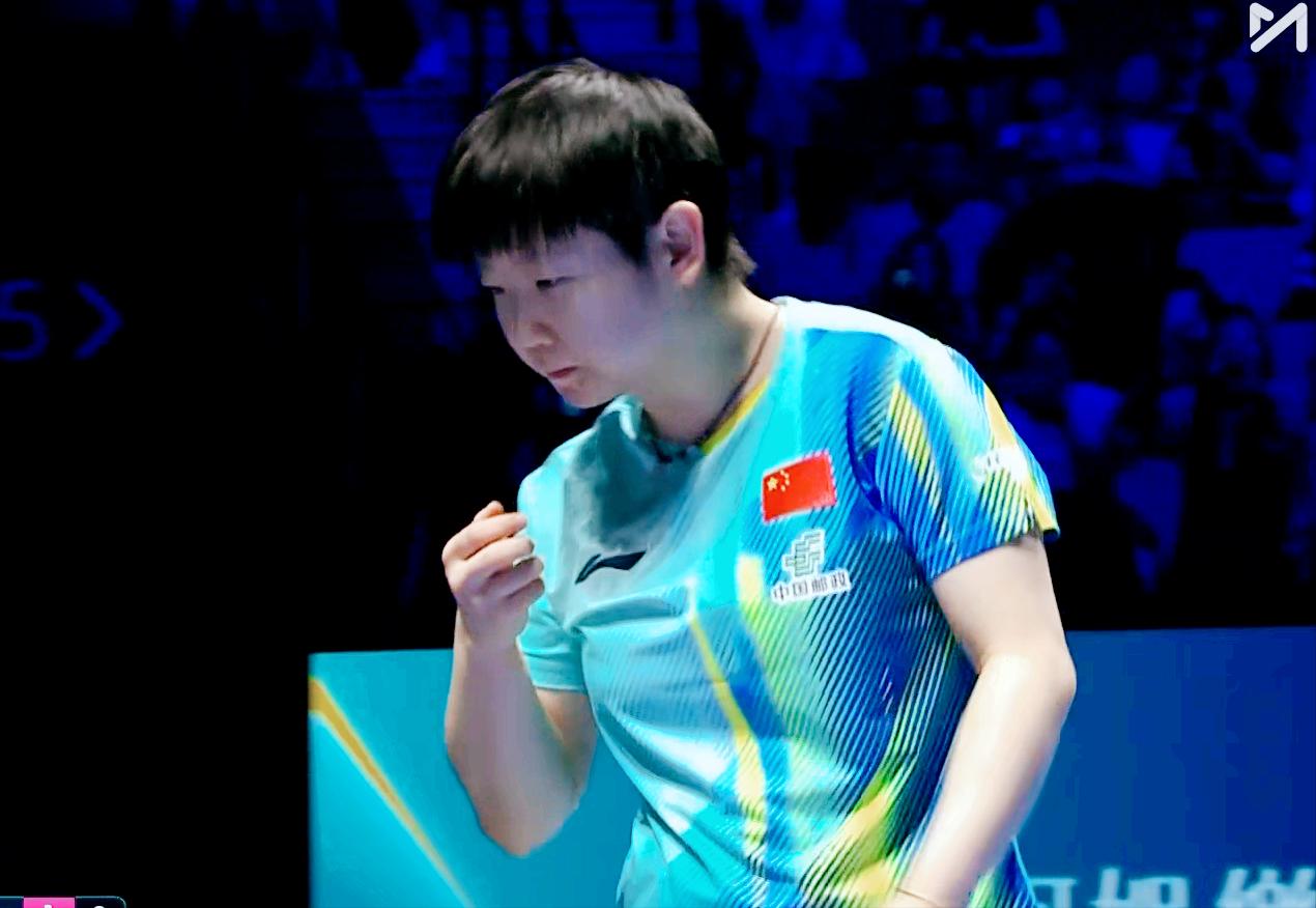 侯英超对孙颖莎的评价太绝了！他说：孙颖莎不会和对手纠缠，她要快战快决。第一