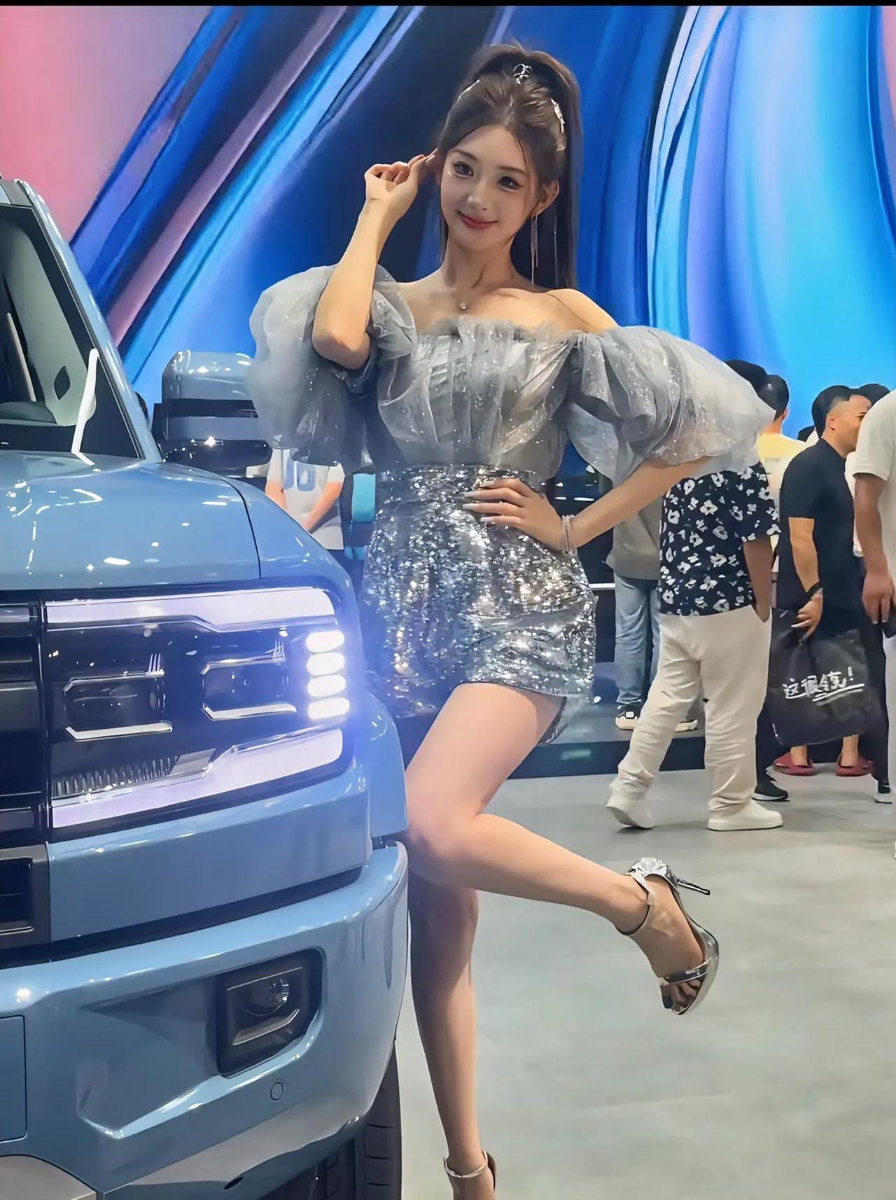 成都车展模特真的美晕了！哪个最好看？#车展现场美女#