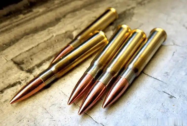 士兵战场带多少子弹才够打？：别被游戏坑，真实标准是多少？以为士兵上战场带的子