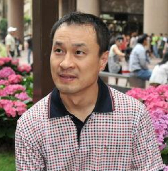 当年，“王老七”蔡维利找到赵本山说：“师父，我媳妇儿也会唱二人转，能不能让他来咱