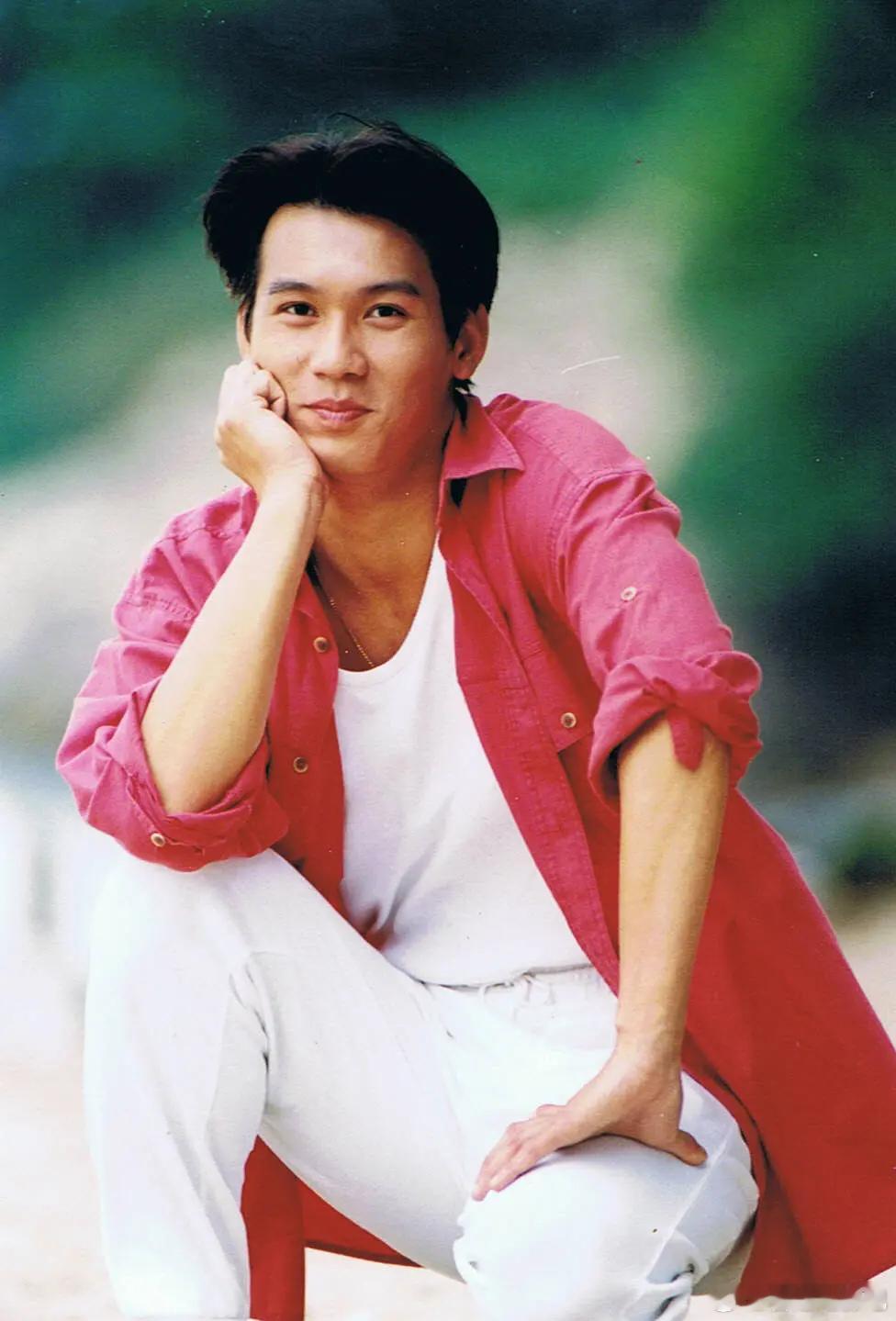 香港艺人甄志强去世，终年59岁，太太方心媛发讣文证实死讯。甄志强早于90